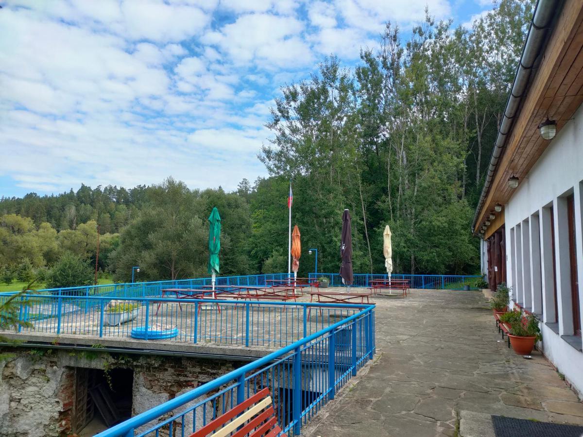 Kemp Na Stare Papirne Dobronice Bagian luar foto